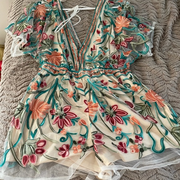 Selfie Leslie Cecelia Romper Size Large - Picture 6 of 10